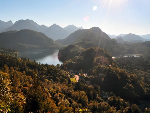 Zámky Neuschwanstein a Hohenschwangau v Alpách Zámky v Alpách