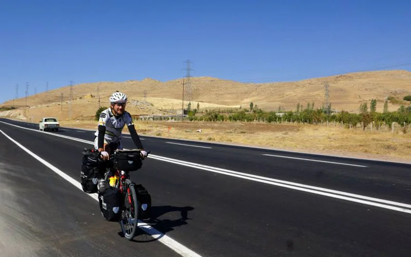 S boľavým kolenom, Irán