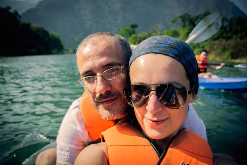 Ivana a Gianni kayaking na Laose
