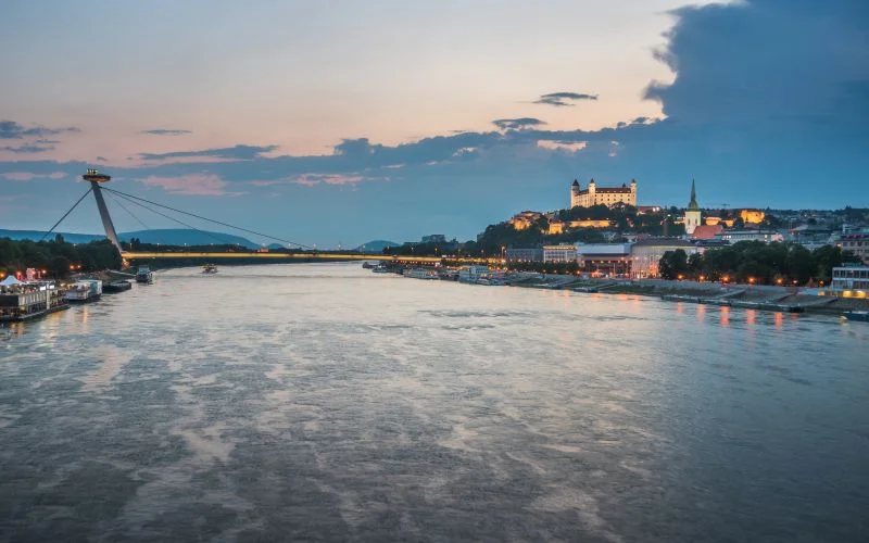 Bratislavský hrad a Ufo reštaurácia